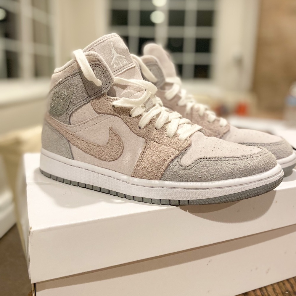 Air Jordan 1 Mid SE